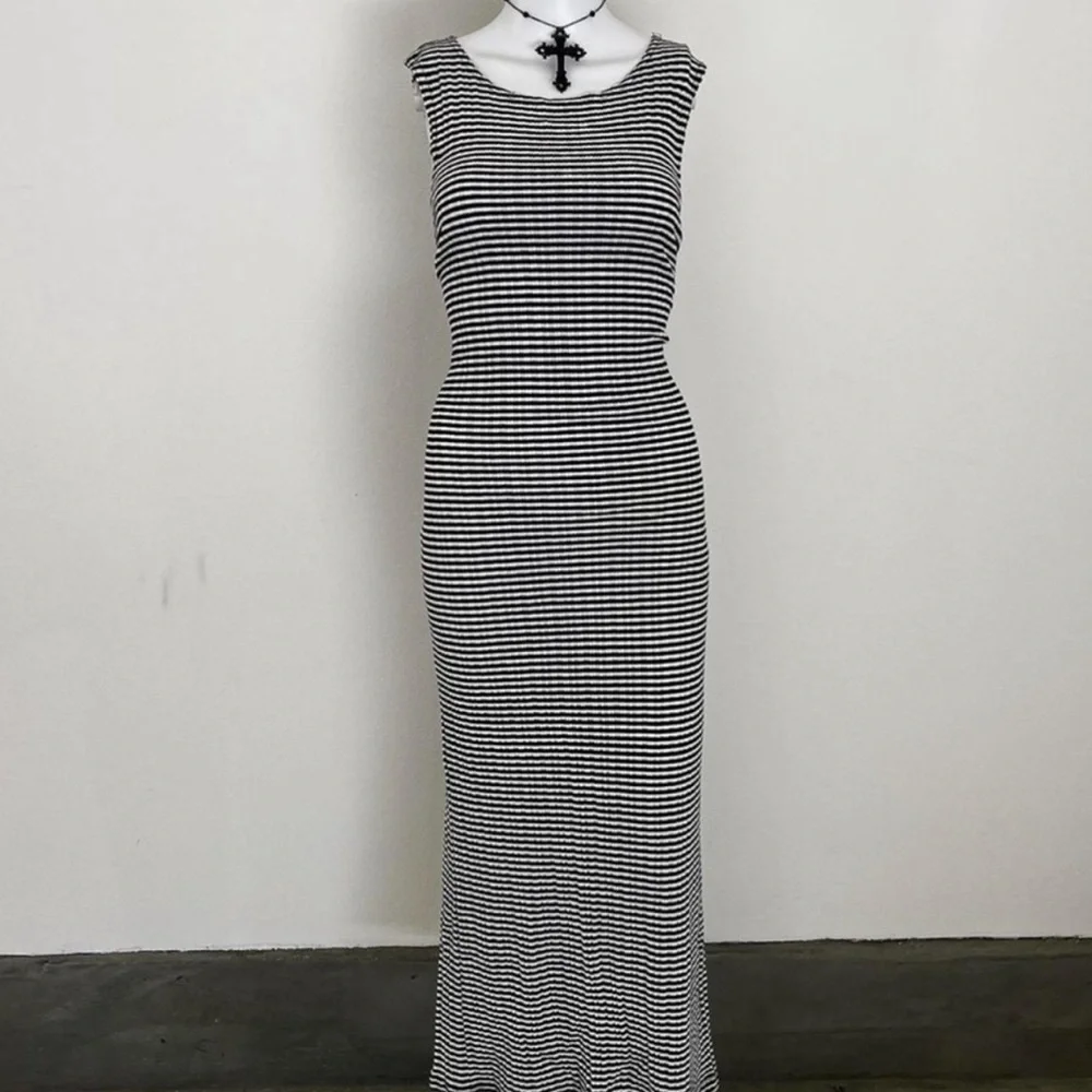 BYER TOO! Dress - Chic Black and White Striped Maxi Body Dress 90s - Picture 2 of 7